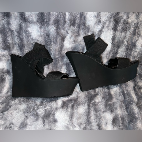 Candie’s platform sandals - Picture 2 of 5